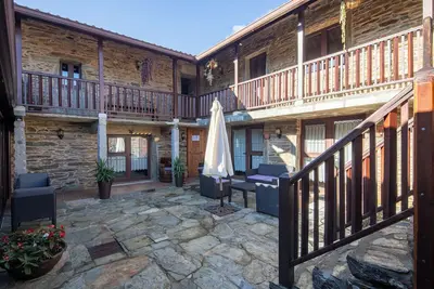 Image de Maison de campagne 'O Forno Do Curro -Casa Da Amendoa' avec vue sur les montagnes