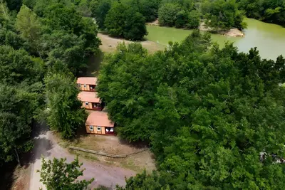 Image de Chalet 'Club 5 Personnes 89' avec terrasse privée, jardin privé et Wi-Fi