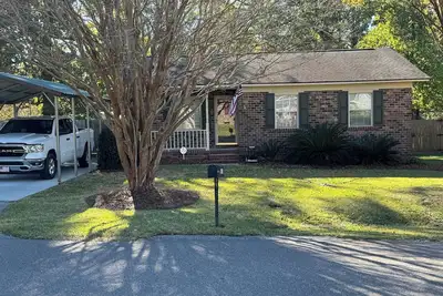 Image de Charming 3-bedroom house within a mile of lake access in Moncks Corner