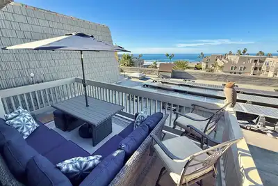 Image de Enjoy stunning ocean views from the upper deck. North Coast Village B302