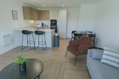 Image de New Modern Apt Near Airport with Private Parking