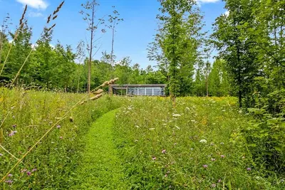 Image de A Modern Home on Top of the Beaver Valley with Direct Access to the Bruce Trail.
