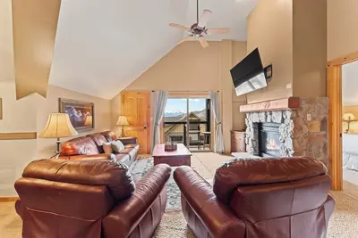 Condo w/ Cozy Gas Fireplace and Private Balcony w/ Mountain Views!