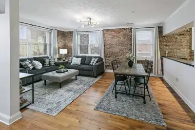 Image de Lofty Expectations - Gorgeous Studio Loft Downtown