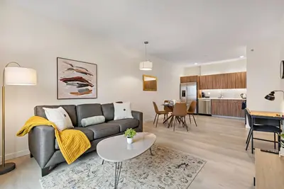Exceptional 2br! Free Parking! 30 Min to Nyc!