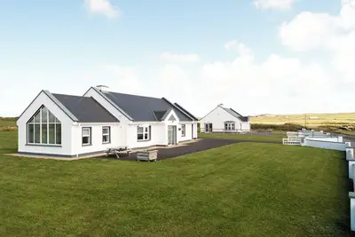 Image de Water's Edge - Loop Head Holiday Homes. Only a stone throw away from the water.