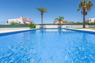 Image de Albufeira Garden View With Pool by Homing