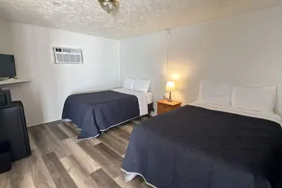 Image de Room 22 - Standard Queen - Sleeps 4 - Harper Motel