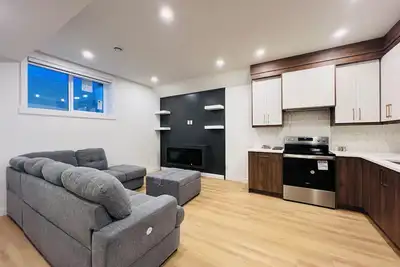 Image de Cozy and Modern Basement Suite – 10 Minutes from Downtown!