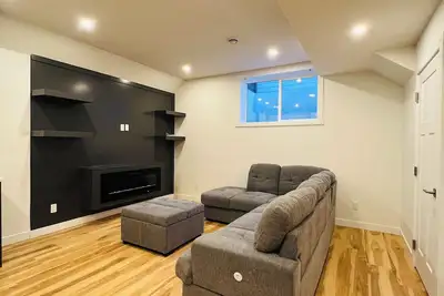 Image de Modern and Comfortable Basement Suite – Minutes from Downtown!