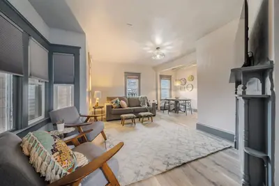 Executive Retreat: Furnished, Yard, Parking and Blocks From Downtown Appleton