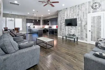 Image de Spacious 3br Townhouse - Walk to Midtown, Near Stadiums!