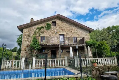 Image de Bezales House. Country house in Ampuero, beds for 19+ visitors