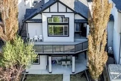 Image de spacious affordable waterfront walkout lower floor villa