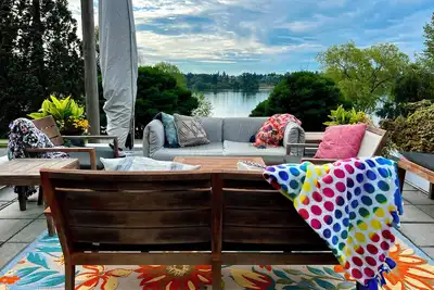 Image de Lakeside 3 bedroom Home in Seattle's Green Lake with optional detached Cottage