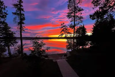 Image de Waterfront Cottage with Hot Tub and Sunset