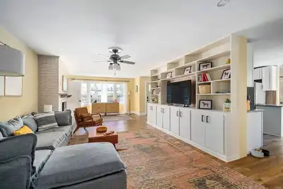 Image de Spacious 3-bed/3-bath home close to Bruce's Field!