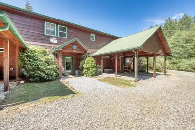 Image de Toasty and Toccoa Lodge - townhouse w/hot tub, short walk from the Toccoa River!