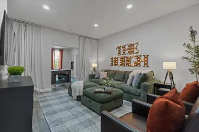 Image de Spacious 4 bedroom House with Firepit, Pool Table, Games, and King Beds