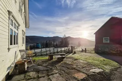 Image de Maison confortable de 6 chambres à.