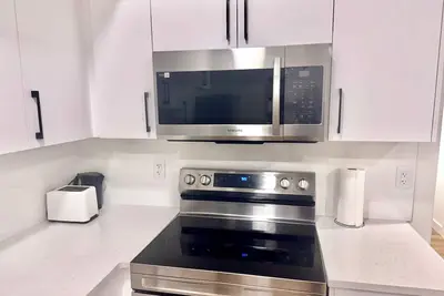 Image de Beautiful and Cozy 2- Bedroom Suite in West Edmonton. Few Minutes To Wem!