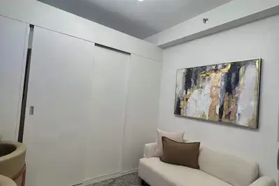 Image de Kick back and relax in this calm, stylish space at the heart of the city!