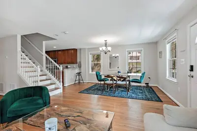 Pure Luxury | 5 bedroom | Designer | Large |Bright