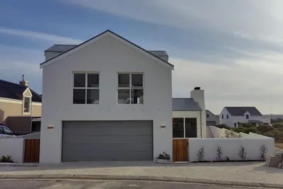Image de Haven at Drake's Cove - secure with a pool