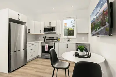 Image de Cozy Saanich Cottage in prime location to Downtown, Uvic, Camosun, Smus