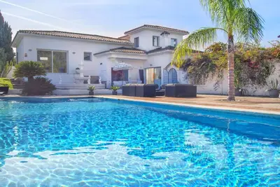 Image de Superbe villa de 6 chambres à Marbella avec spa Lodgerstrip