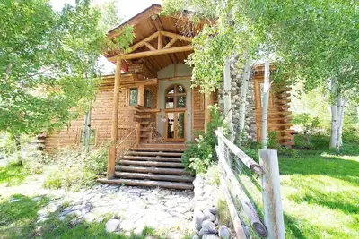 Image de Ranch living- Log cabin fully gated property with gorgeous views and ambiance!