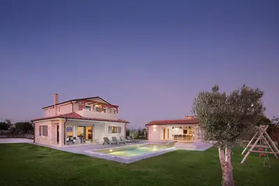 Image de Villa Korat for 8 people in Central Istria with 49 m2 pool, sauna & children playground