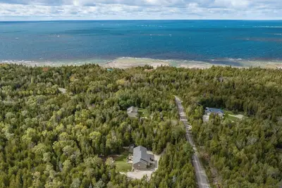 Image de Cozy escape near Lake Huron!