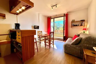 Image de Studio skis aux pieds avec balcon ensoleillé - Animaux admis, parking inclus