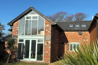 Image de 1 Old Sefter School House, perfect for family holidays and Goodwood events