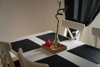 Image de Modern apartment with city flair in a prime location