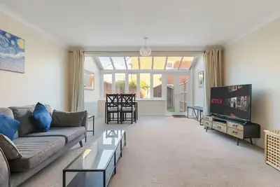 Image de Spacious 4Bed House Redhill Train Station