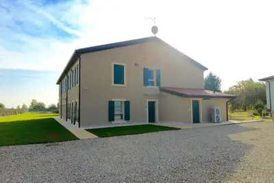 Image de Fornaci Court - the Poet