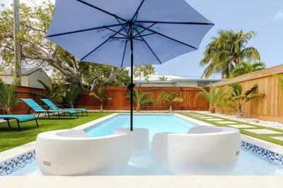 Image de Vaca Vista 3 bed 3 bath pool and 2 jacuzzi`s 60 ft of dockage 2 kayaks 2 paddleboards