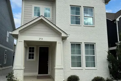 Image de Beautiful 4-bedroom, 3. 5 bath townhome located in charming Oxford, Mississippi!
