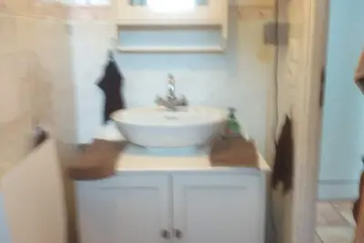 Image de Endroit calme avec jardin de 700 m, bord de rivière. \nAnimaux non acceptés;