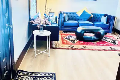 Image de All essentials Amazing 3 bedroom 5 beds 1. 5 baths with parking in Covington Ky