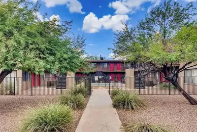 Image de Upgraded Modern 2-bedroom condo in midtown Phoenix!
