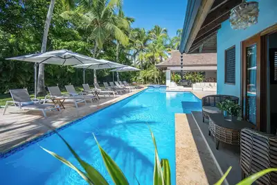 Image de Perfect 5-bedrooms Oasis Next To Minitas Beach + Service & 2 Golf Carts Included