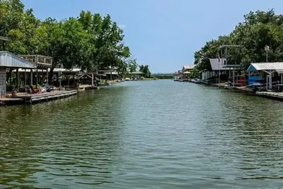 Image de Superb 3-bedroom lakefront house with Ac in Kingsland