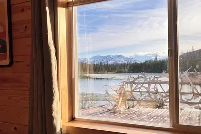 Image de Escape to our Cozy Rustic Log Cabin with Lake View
