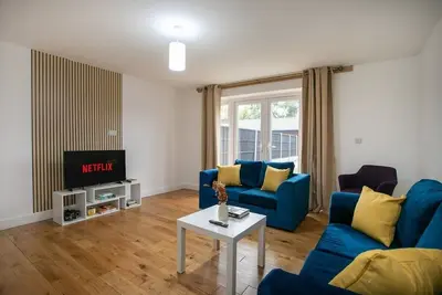 Image de 5-Br House, Sleeps 9, Free Parking, Monthly Saving