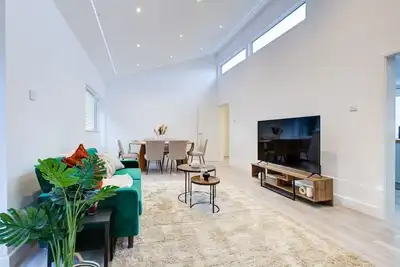 Image de Sleek & Exquisite 3 Bedroom Home