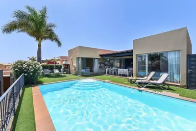 Image de Villa Salobre Golf Dos | Luxury Retreat in Gran Canaria | Private Outdoor Heatable Pool | Bbq Facilities | Shaded Outdoor Dining Area | Salobre Golf Resort