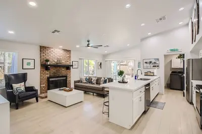 Image de Vibrant Mesa Oasis | Heated Pool | Hot Tub | Game Room